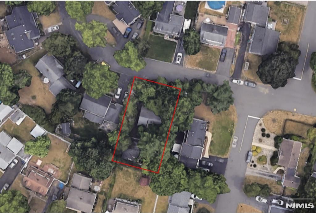 Photo of 31 Cedar Street, Midland Park, NJ 07432 (MLS # 26008457)