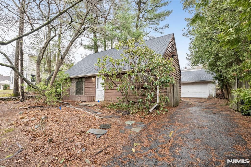 Photo of 31 Cedar Street, Midland Park, NJ 07432 (MLS # 26008457)