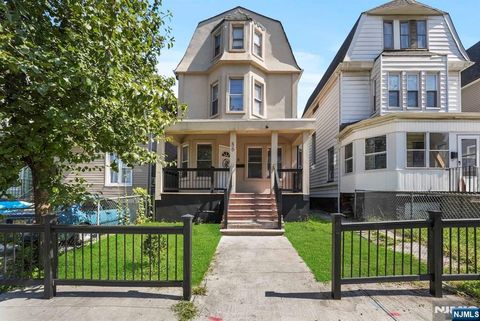 86 N 16th Street East Orange NJ 07017