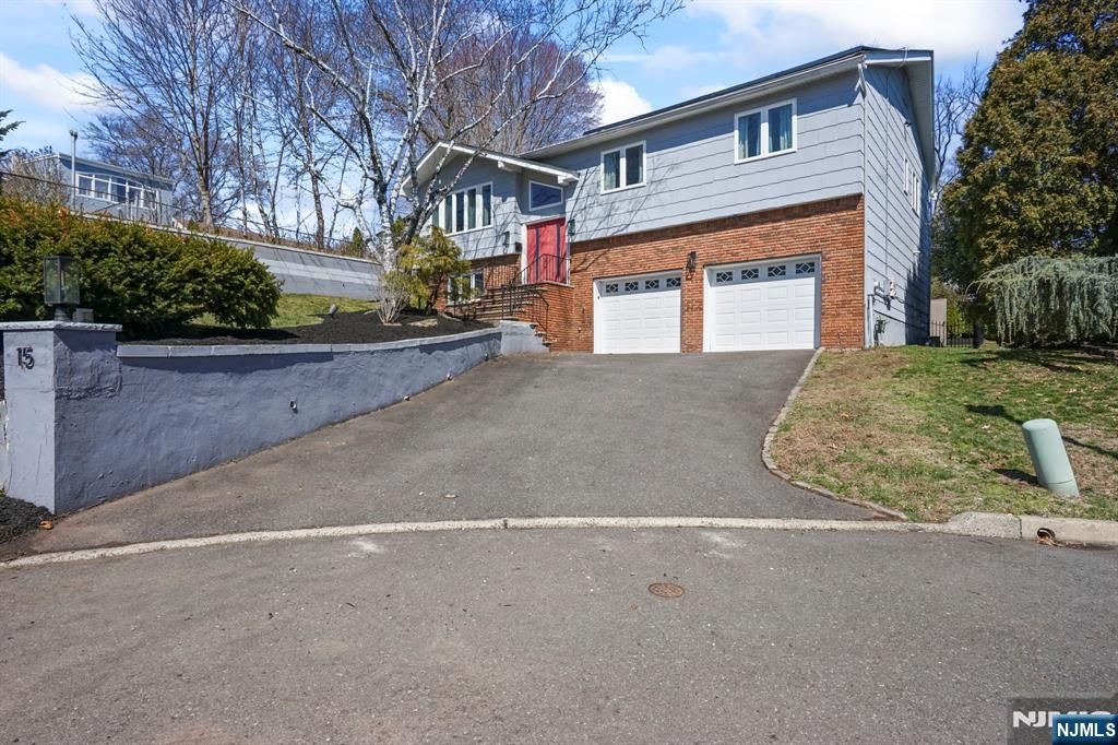 Photo of 15 Wanda Court, Clifton, NJ 07014 (MLS # 26011524)