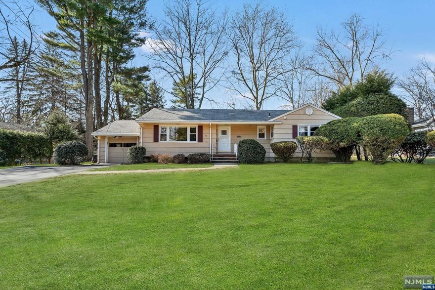 Great opportunity to live in a desirable town on a double cul-de-sac. The property boasts hardwood floors, an eat-in kitchen, and plenty of storage space, providing all the conveniences of one-floor living. The flat, level, and fenced-in yard is perfect for outdoor entertainment and relaxation. Park Ridge is a highly sought-after community that offers blue-ribbon schools, a town pool, a library, great local shopping and dining, as well as convenient train and bus options for commuting to New York City. Whether you're a first-time buyer or downsizing, this is the perfect opportunity. Don't wait, make this home yours!