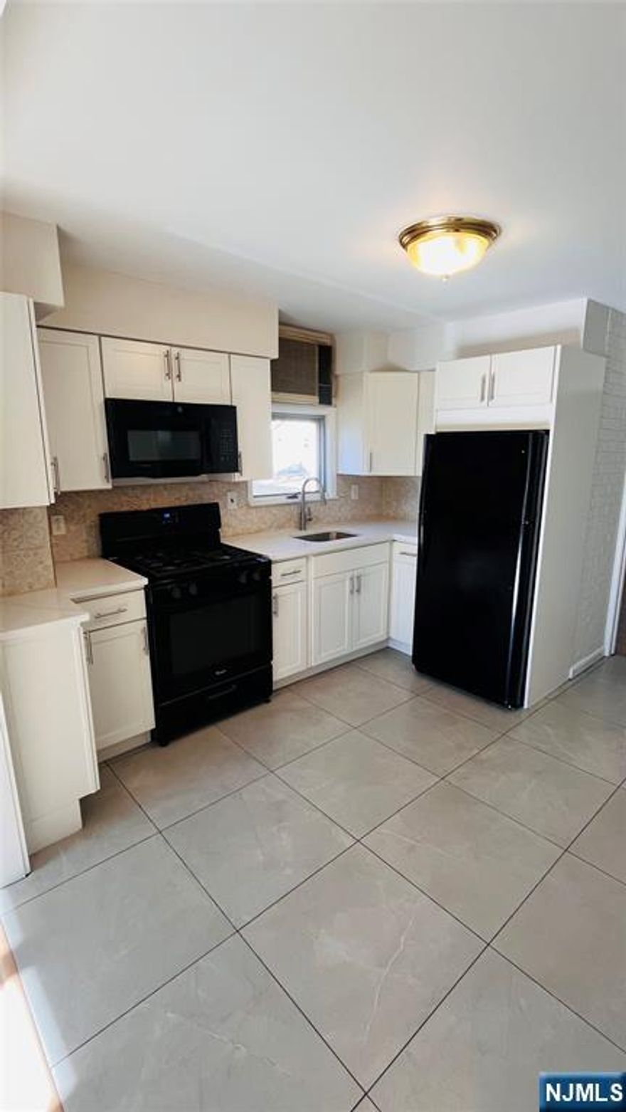 NEWLY RENOVATED 2 BEDROOMS, EAT IN KITCHEN. LAUNDRY HOOK UP IN BASEMEN. USE OF BACKYARD, DRIVEWAY AND GARAGE. PETS CONDITIONAL. CLOSE TO TRANSPORTATION, SCHOOLS AND STORES. APPLICATION, CREDIT CHECK REPORT & INTERVIEW REQUIRED. 1 MONTH BROKER FEE TO BE PAID BY TENANT.