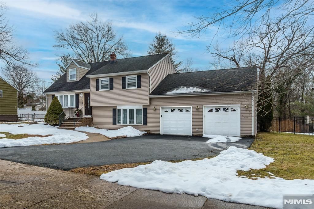 Photo of 75 Longport Road, Wayne, NJ 07470 (MLS # 26008331)