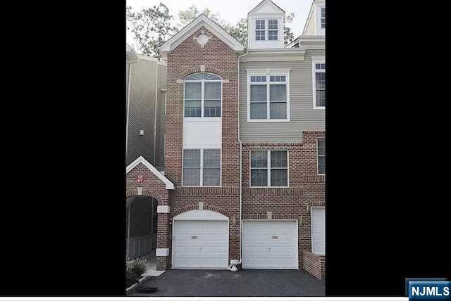 Rental Property at 3 Rhodes Ct, Hawthorne, New Jersey - Bedrooms: 2 
Bathrooms: 3 
Rooms: 6  - $3,900 MO.