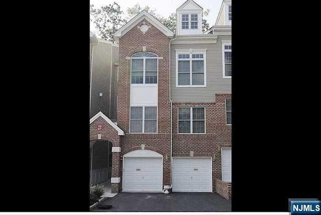 Rental Property at 3 Rhodes Ct, Hawthorne, New Jersey - Bedrooms: 2 
Bathrooms: 3 
Rooms: 6  - $3,700 MO.