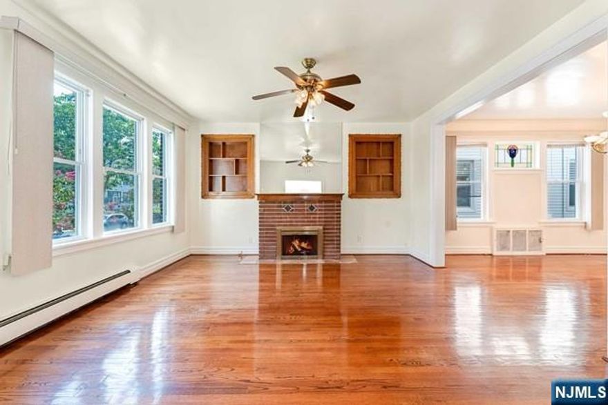 Move right into this spacious 2-bedroom, 1-bath apartment in a prime Bloomfield location. This unit features a spacious living room, a separate dining area perfect for entertaining, and an upgraded chef's kitchen with top-quality appliances included with in unit.The bedrooms are generously sized with ample closet space. Situated near public transportation, schools, parks, shopping centers, and other local amenities, this apartment provides both comfort and convenience.