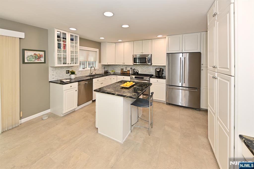 6 Schill Place