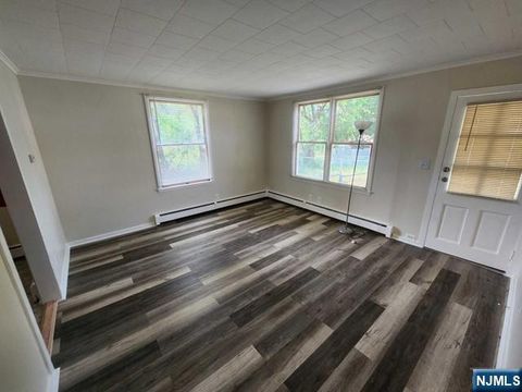 Photo of 39 Mount Washington Dr, Clifton, NJ 07013 (MLS # 26027258)