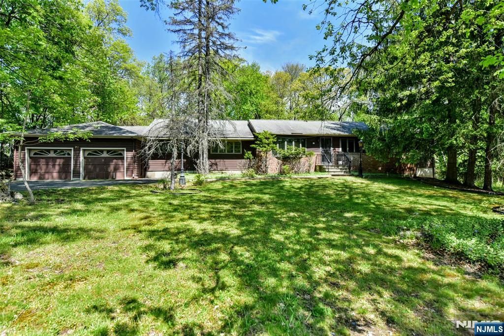 Photo of 72 Brookside Drive, Upper Saddle River, NJ 07458 (MLS # 26016163)