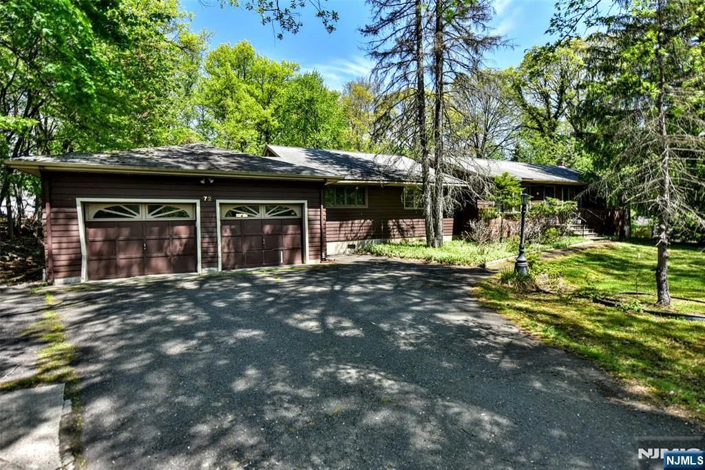 Photo of 72 Brookside Drive, Upper Saddle River, NJ 07458 (MLS # 26016163)