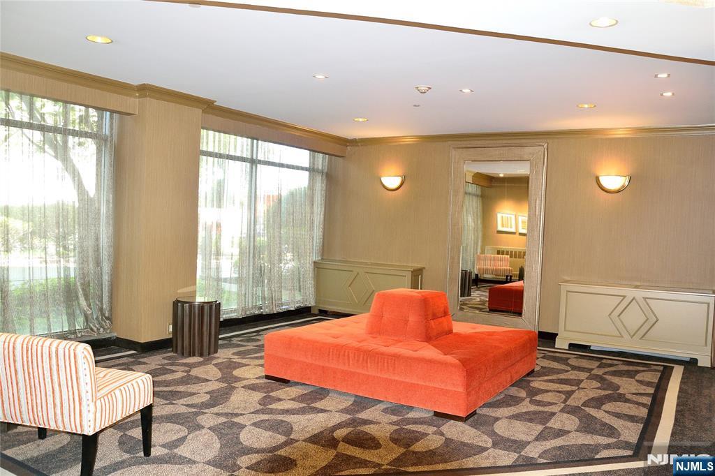 2200 N Central 15 F