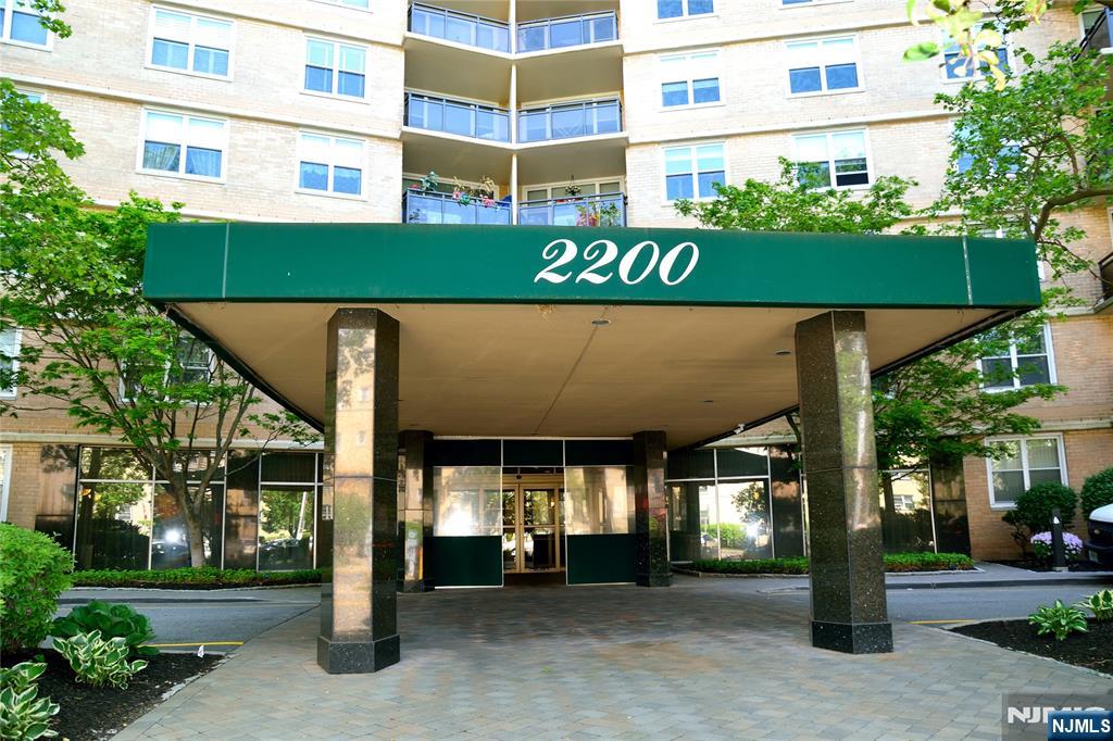 Rental Property at 2200 N Central Rd 15 F, Fort Lee, New Jersey - Bedrooms: 3 
Bathrooms: 2 
Rooms: 6  - $4,500 MO.