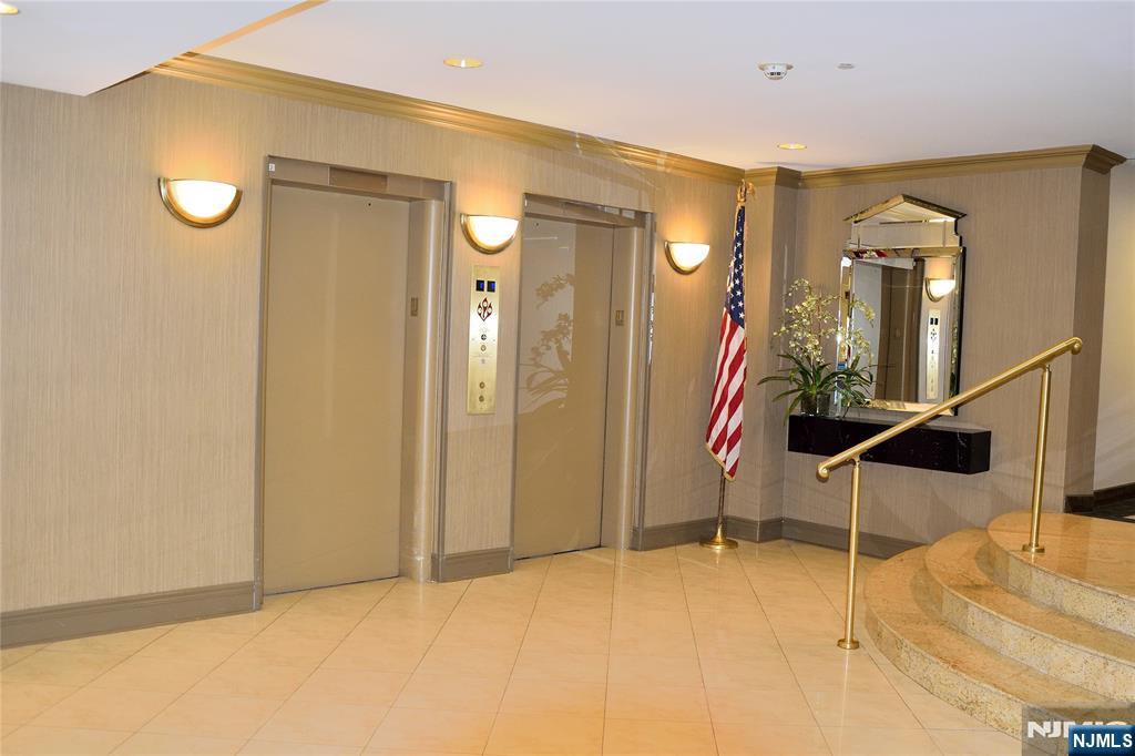 2200 N Central 15 F