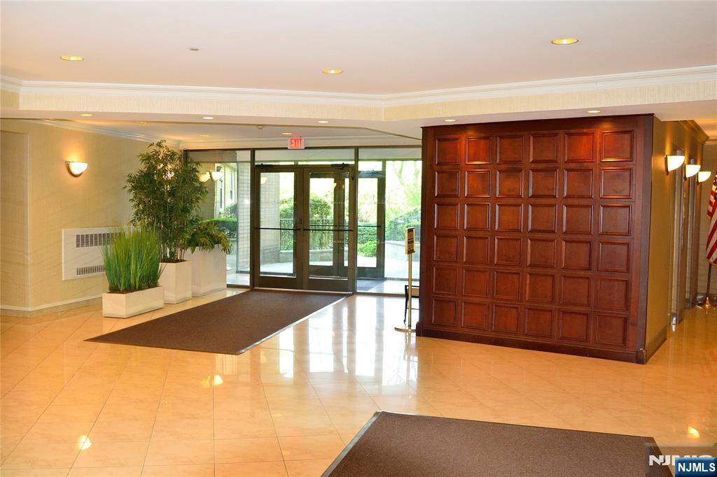 2200 N Central 15 F