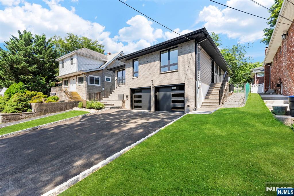 1087 Kingsland Lane