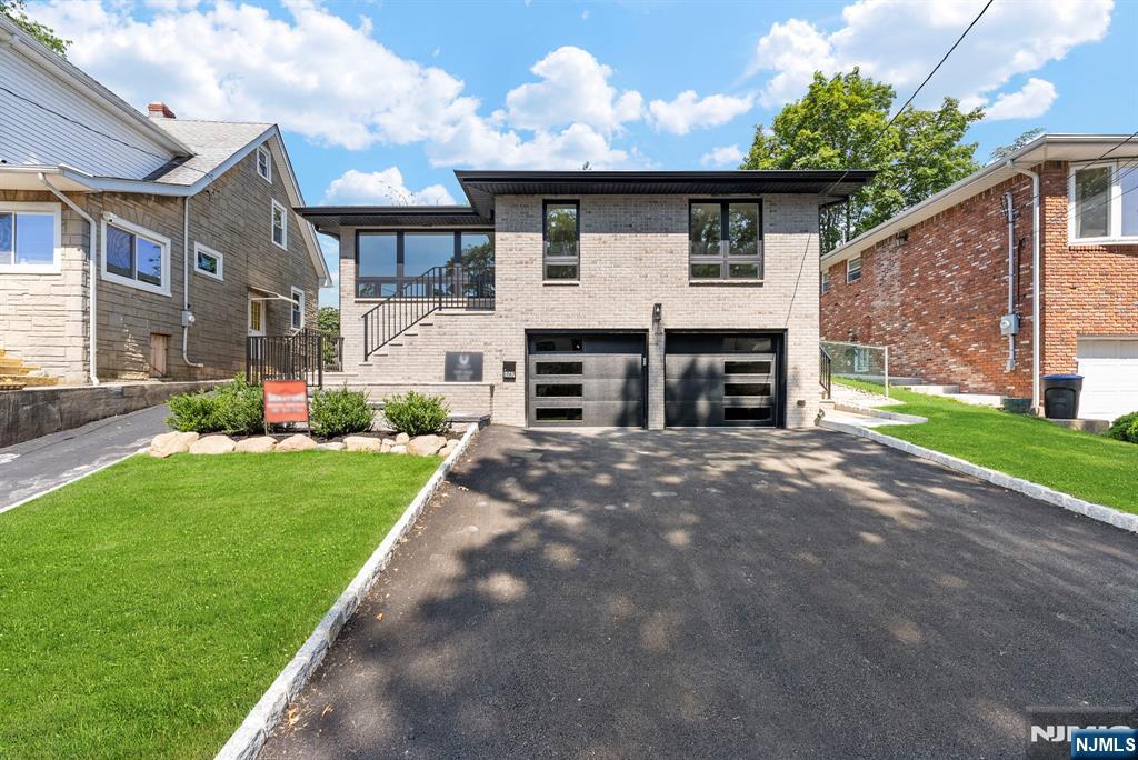 1087 Kingsland Lane