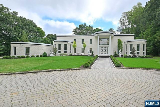 Rental Property at 8 Gate Rd, Saddle River, New Jersey - Bedrooms: 7 
Bathrooms: 6.5 
Rooms: 12  - $13,000 MO.