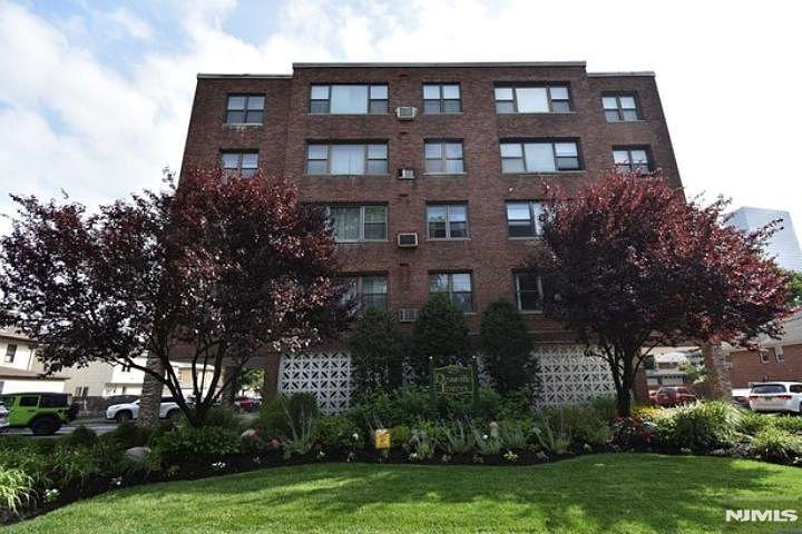 Rental Property at 275 Hoym St 3F, Fort Lee, New Jersey - Bathrooms: 1 
Rooms: 3  - $1,750 MO.