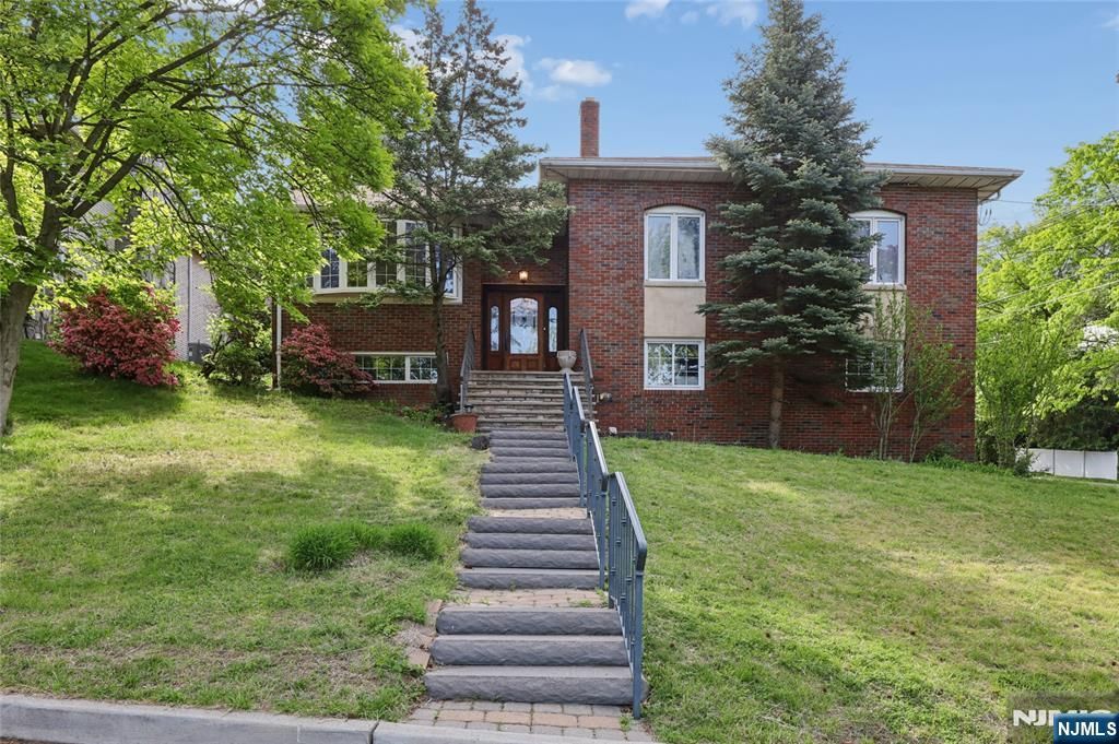Photo of 51 Anderson Avenue, Englewood Cliffs, NJ 07632 (MLS # 26017937)