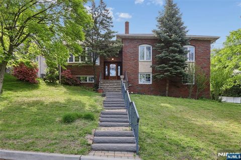 Photo of 51 Anderson Avenue, Englewood Cliffs, NJ 07632 (MLS # 26017937)