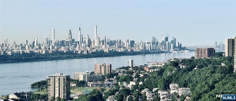 Photo of 1512 Palisade Avenue #20H, Fort Lee, NJ 07024 (MLS # 26027786)
