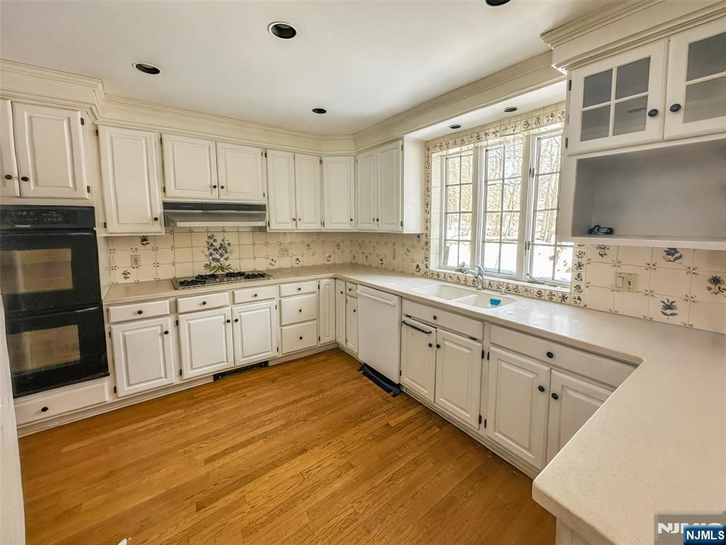 Photo of 112 Oxford Place, Glen Rock, NJ 07452 (MLS # 26006302)