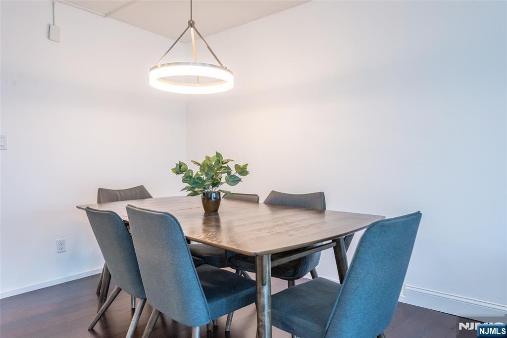 555 North Avenue 4U