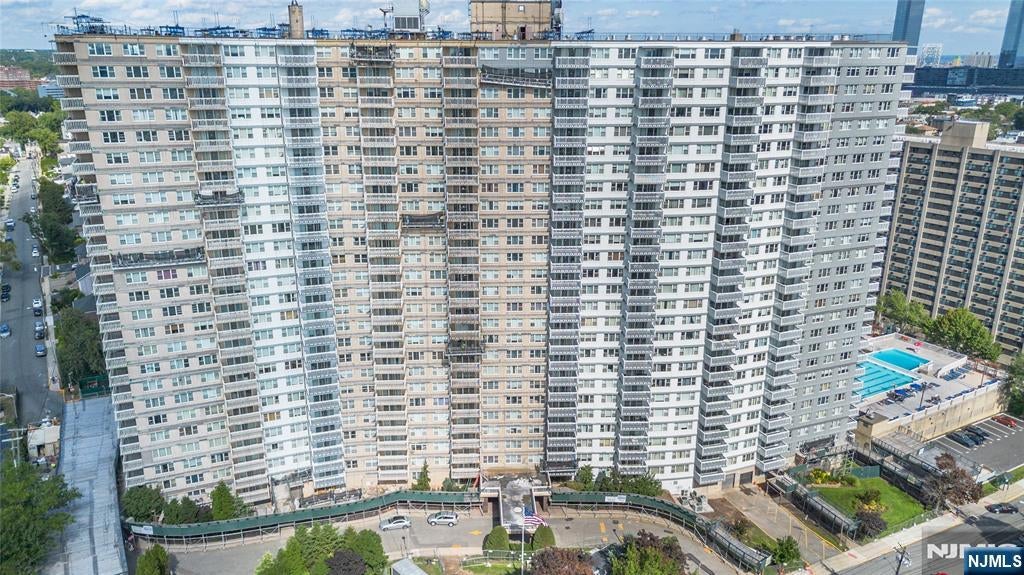 555 North Avenue 4U