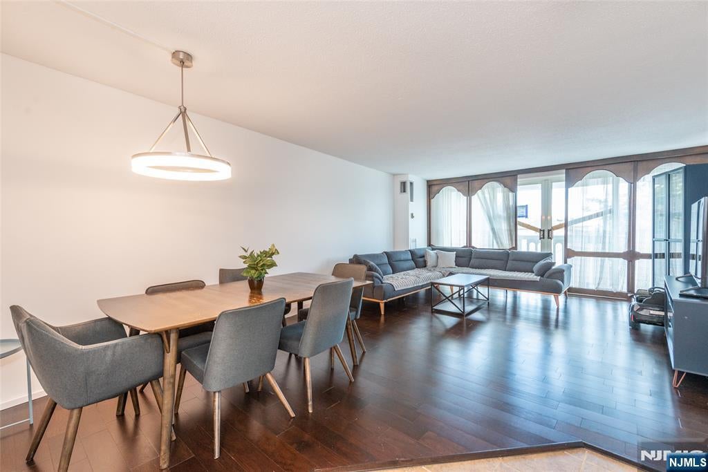 555 North Avenue 4U