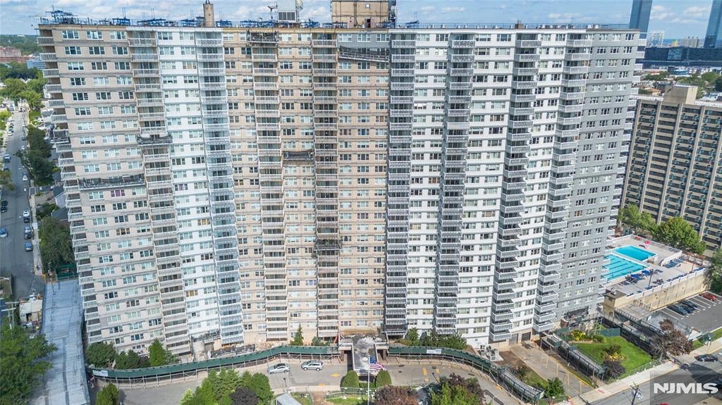 555 North Avenue 4U
