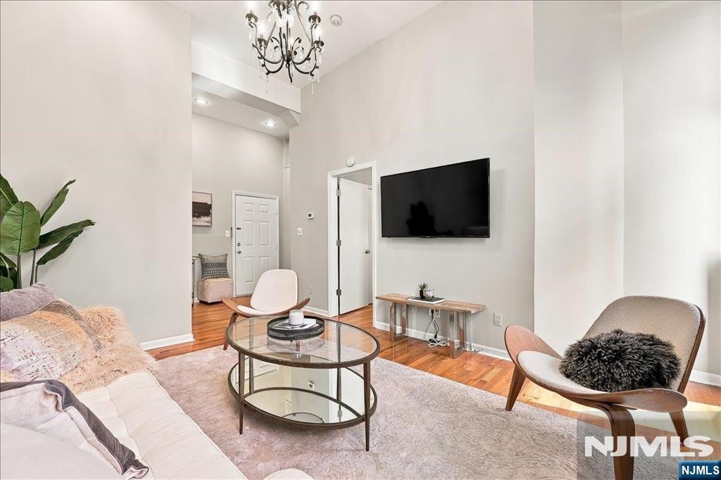 1015 Grand Street 3D