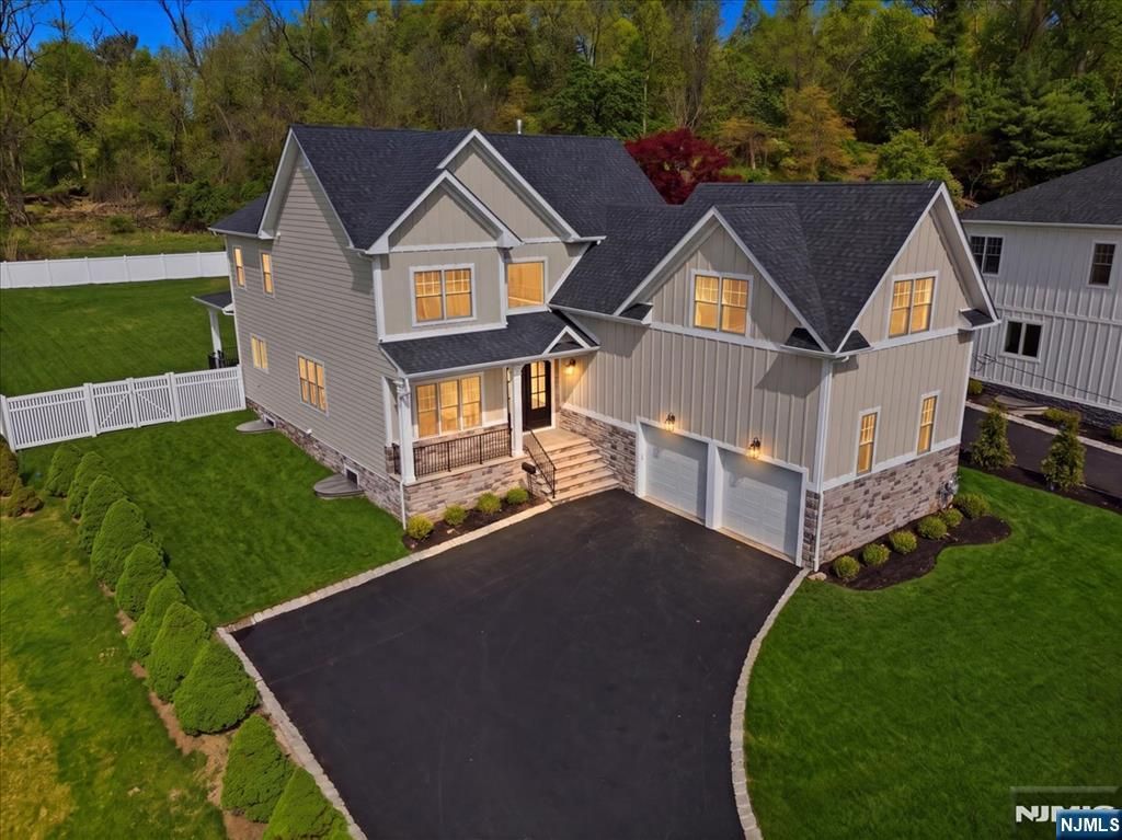 Photo of 76 Hillside Avenue, Livingston, NJ 07039 (MLS # 26015702)