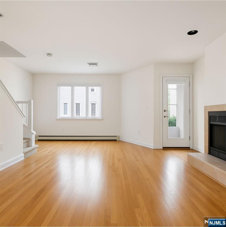 Rental Property at 500 Catherine St 3, Fort Lee, New Jersey - Bedrooms: 3 
Bathrooms: 4 
Rooms: 9  - $4,000 MO.