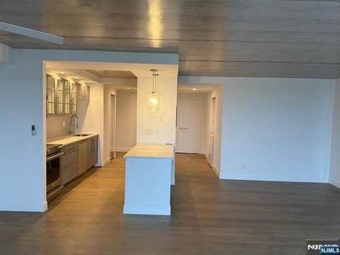 MLS: 25015753