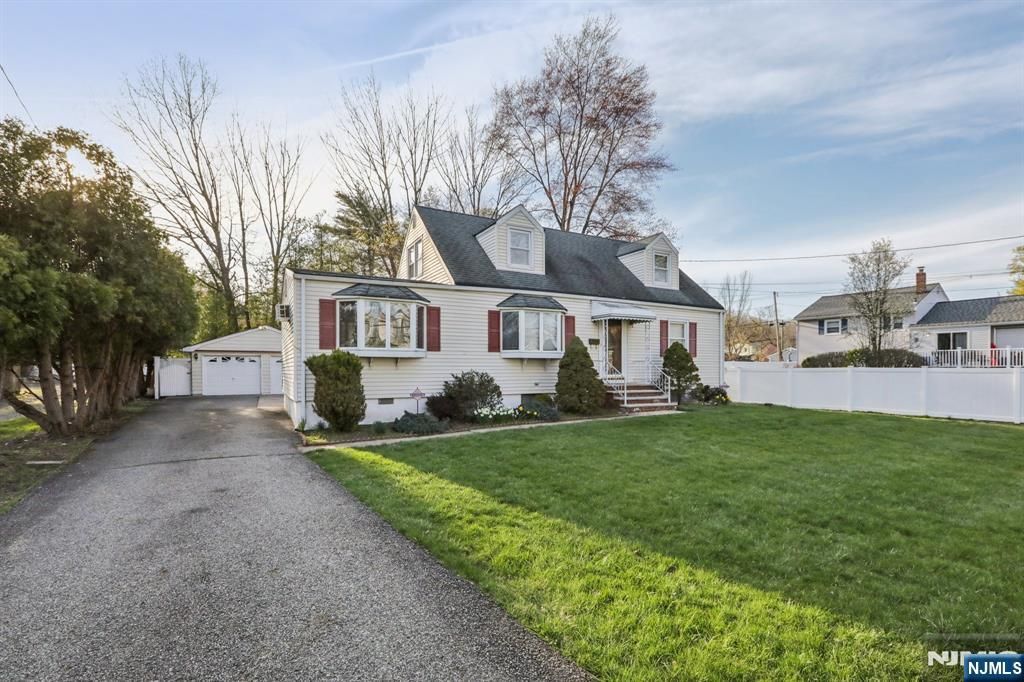 Photo of 114 Crescent Avenue, Waldwick, NJ 07463 (MLS # 26012227)