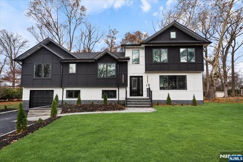 18 Clinton Place Woodcliff Lake NJ 07677