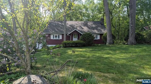 Photo of 31 Cascade Way, Butler, NJ 07405 (MLS # 26018039)