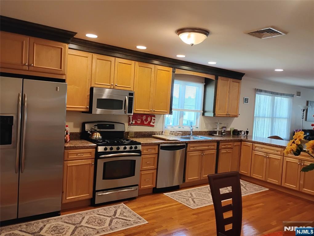 277 3rd Street