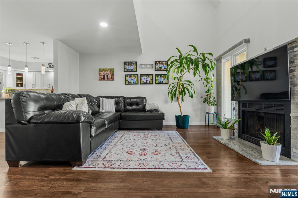 416 River Renaissance A16