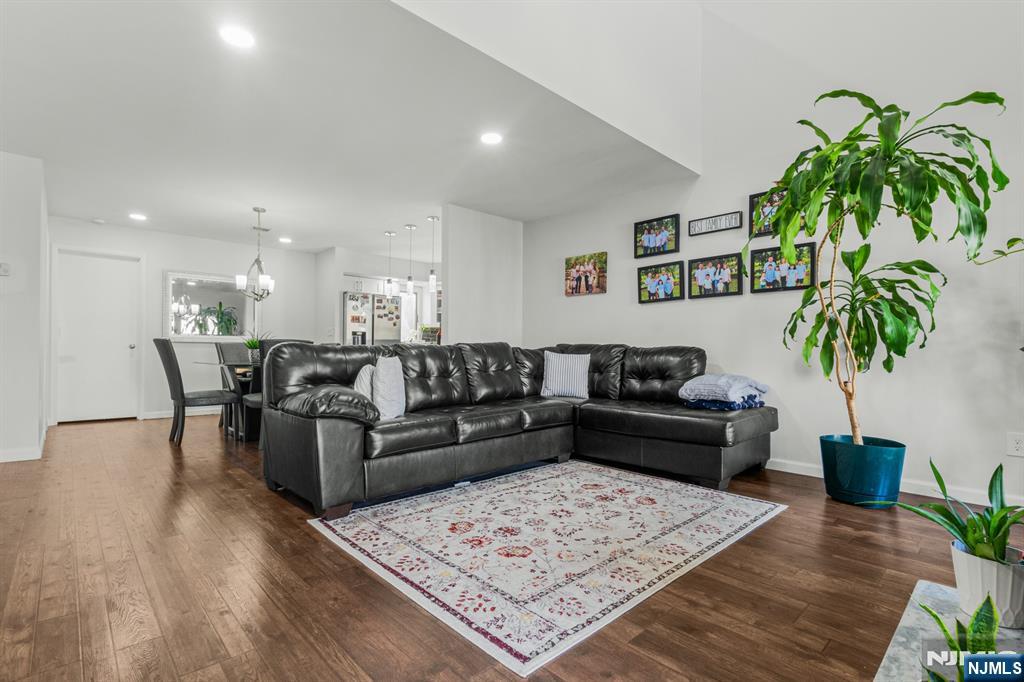 416 River Renaissance A16