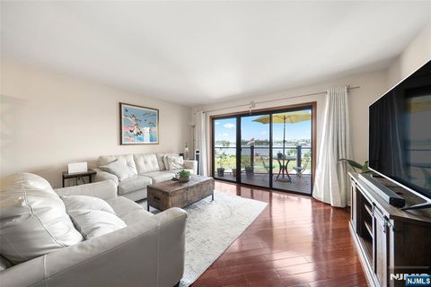 Photo of 101 State Rt 5 #302, Edgewater, NJ 07020 (MLS # 26019537)