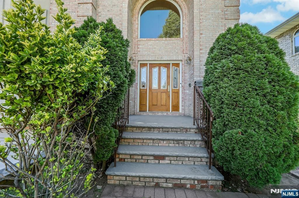 Photo of 480 Morse Avenue, Ridgefield, NJ 07657 (MLS # 25031032)