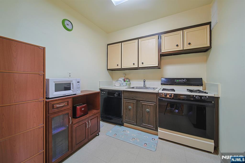 2000 Linwood Avenue 10E