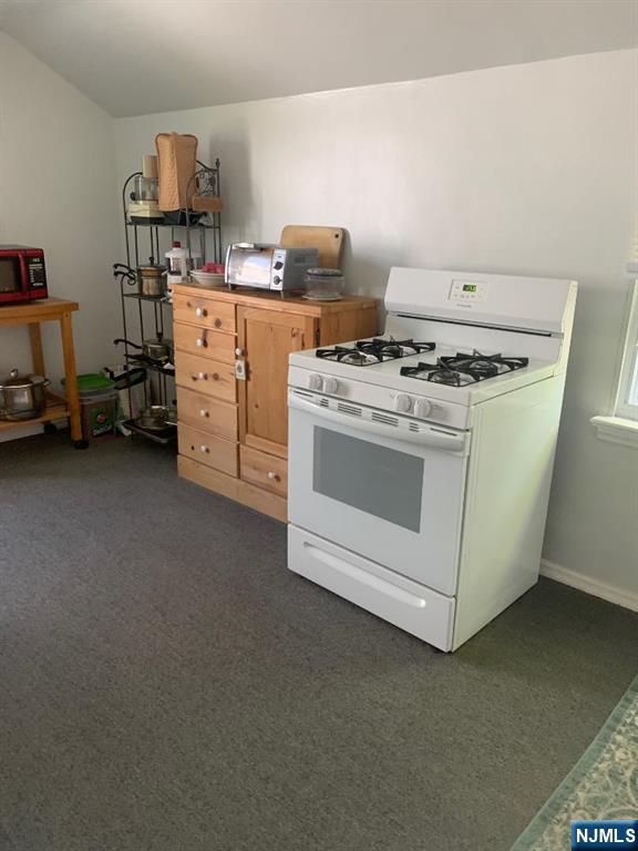 65 Macarthur Avenue 2nd floor