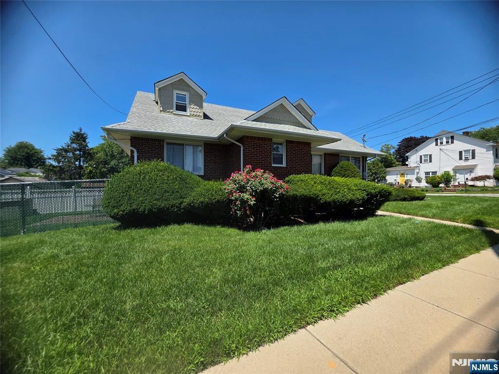 355 Rochelle Avenue