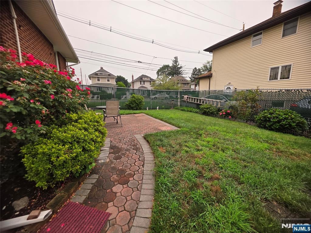355 Rochelle Avenue