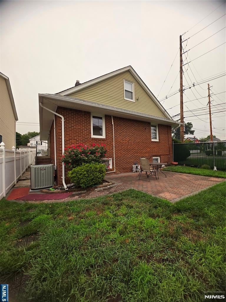 355 Rochelle Avenue