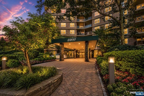 Photo of 2200 N Central Road #14W, Fort Lee, NJ 07024 (MLS # 26025186)