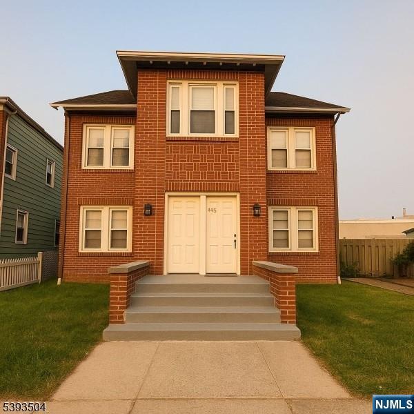 Main image without alt text