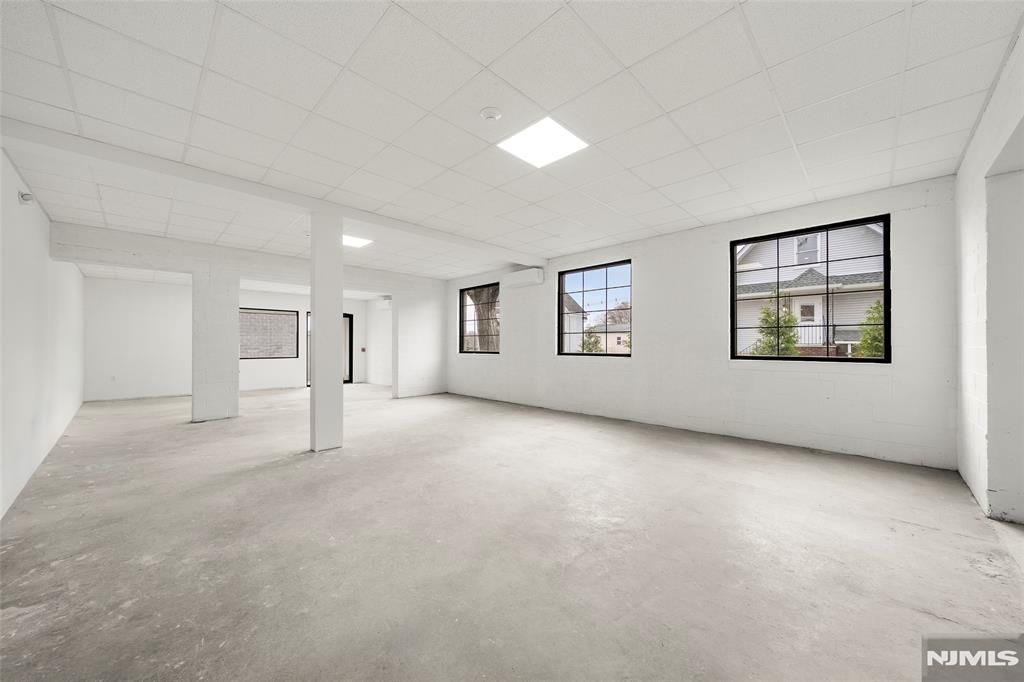 Photo of 21 Van Blarcom Ave, Midland Park, NJ 07432 (MLS # 25042184)